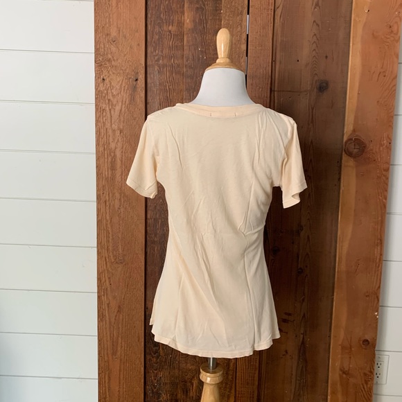 WILDFOX Lucky In Love V-Neck T-Shirt Beige Size M - Picture 2 of 3